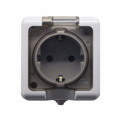 Розетка с заземлением с крышкой IP54 Серый