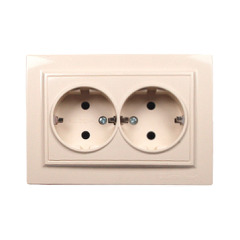 Розетка подвійна із заземленням 16 А Enzo Латте