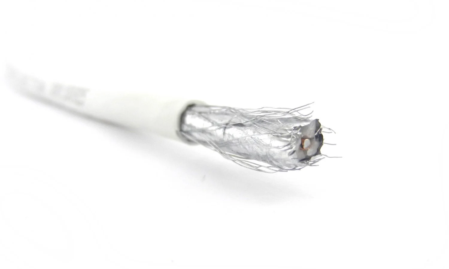Коаксиальний кабель Dialan RG6U 32W CCS 1.02 мм 75 Ом 100м